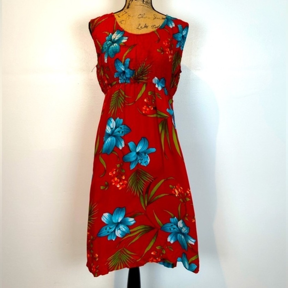 White Stag Floral Midi Dress Size Mediumโ Smocked Side Button Women's Color Red